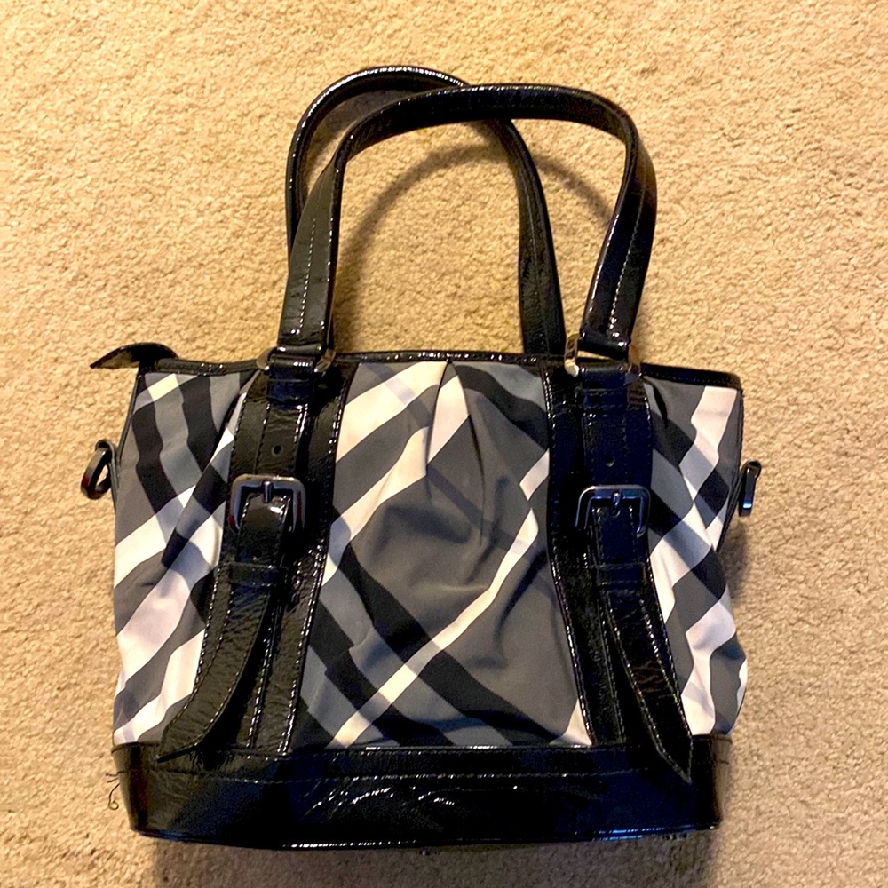 Burberry Black and white check purse